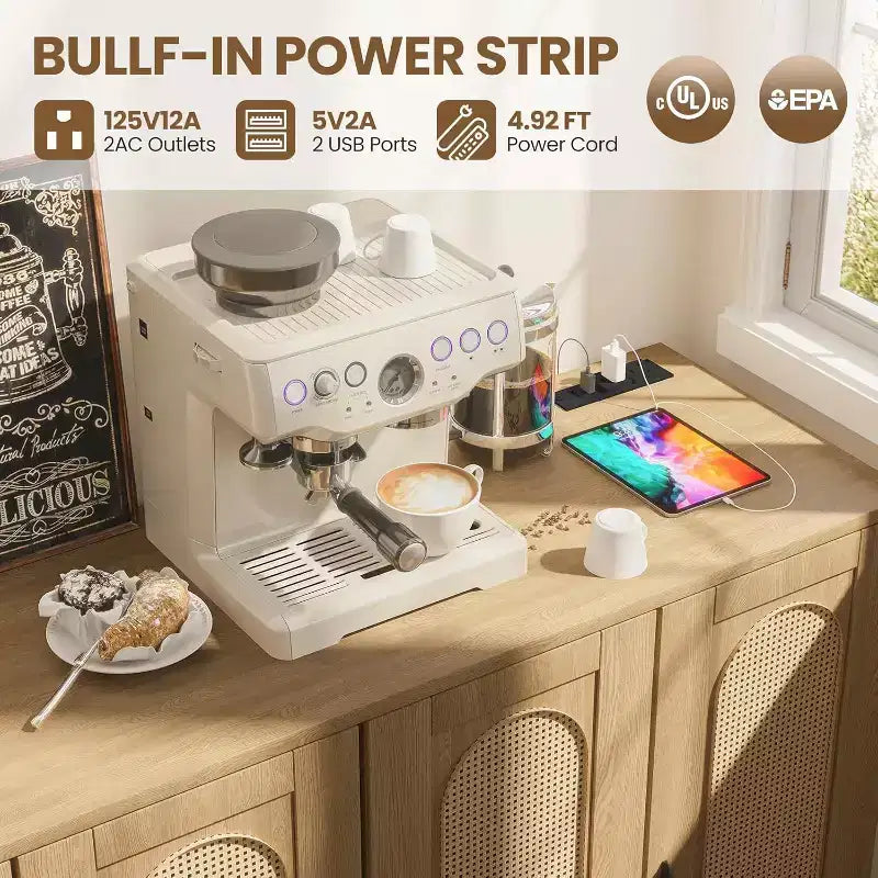 Mobile Contenitore in Rattan con Ricarica e Mobile Bar Caffè - Credenza Boho a 4 Ante (Ripiani Regolabili) Mobile Multifunzionale Boho per Ingresso/Sala da Pranzo