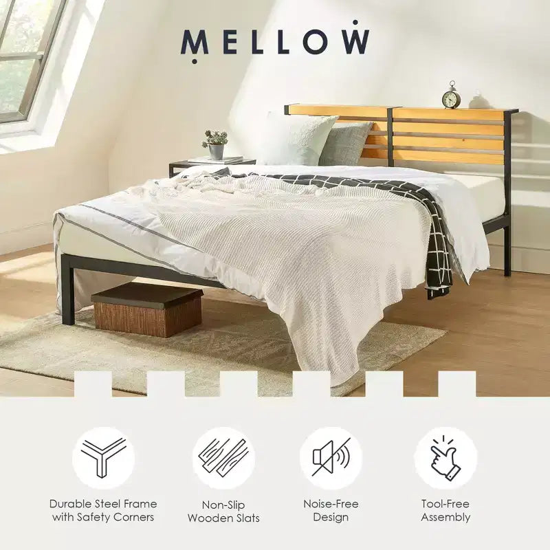 Struttura letto a piattaforma in metallo e legno con mensola/testiera integrata