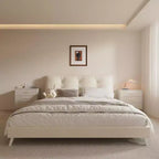 Comodino con 3 cassetti con maniglie e gambe dorate, Comodino in legno con superficie effetto lino, Cassettiera bianca, Tavolino d'appoggio