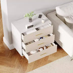 Comodino con 3 cassetti con maniglie e gambe dorate, Comodino in legno con superficie effetto lino, Cassettiera bianca, Tavolino d'appoggio