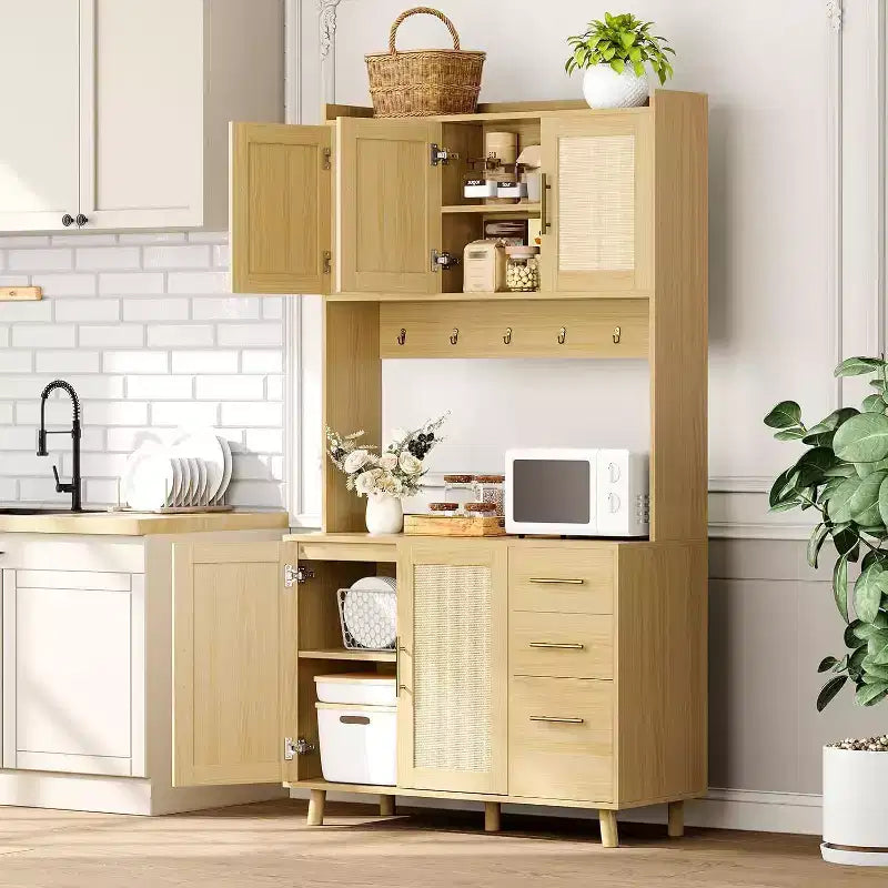 71 Mobile Dispensa Alto in Rattan, Credenza Boho con Ripiano Microonde, Cassetti, Ganci, Mobile Contenitore per Sala da Pranzo, Naturale